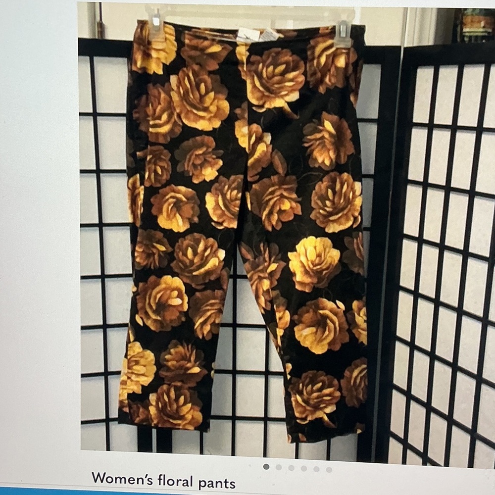 Women's Floral Cropped Pants - Black & Gold